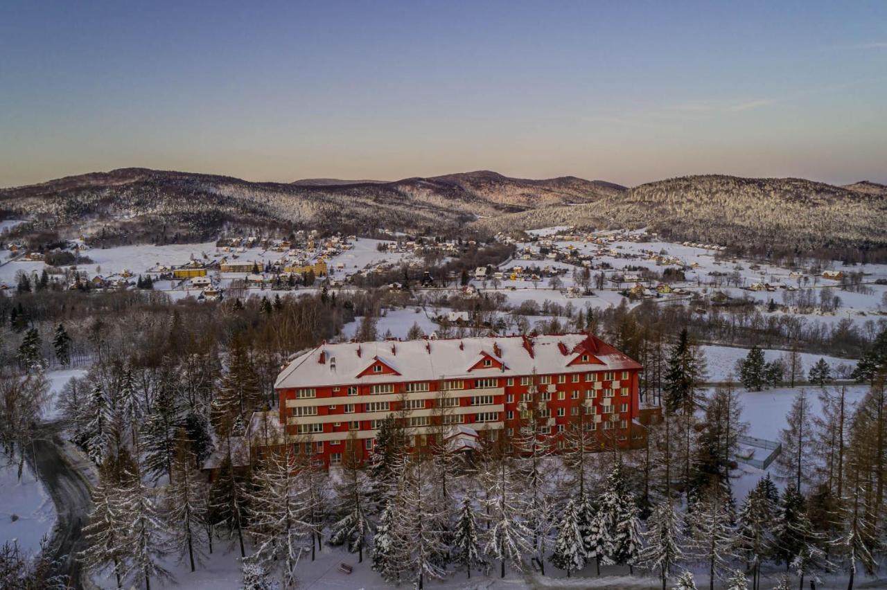 Отель Osrodek Uzdrowiskowy Beskid Высова-Здруй Экстерьер фото